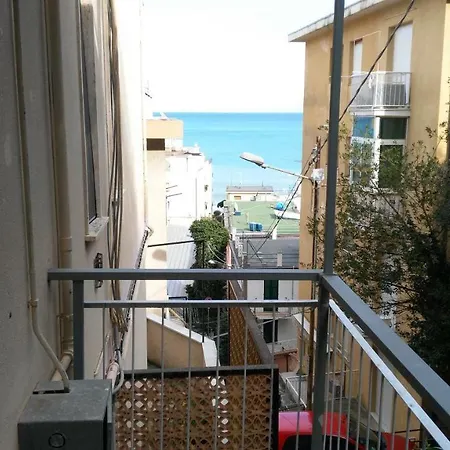 Via Dei Glicini *